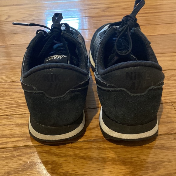 Reposh! They don’t get the wear they deserve! - Picture 4 of 4